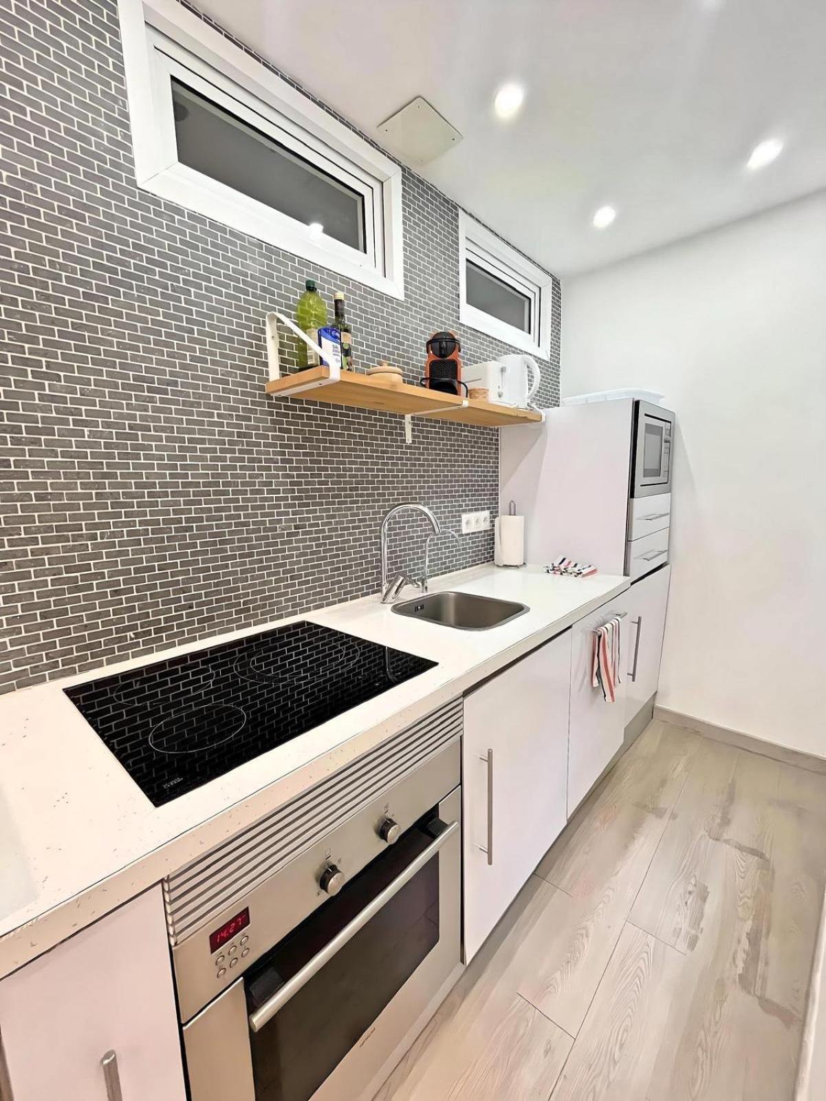 Excellent Location Malaga Centro Historico 2 Bed Flat Appartement Buitenkant foto