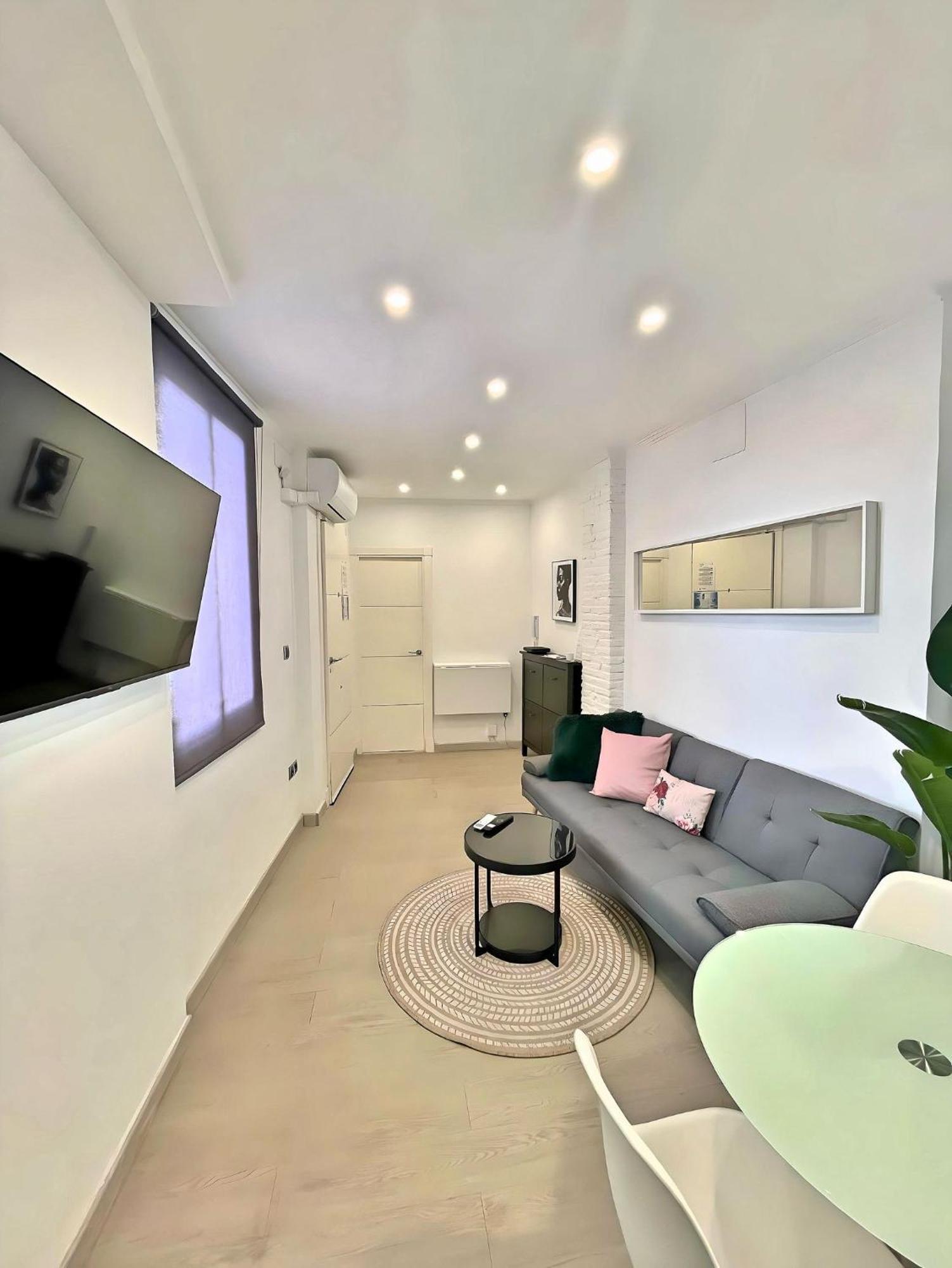 Excellent Location Malaga Centro Historico 2 Bed Flat Appartement Buitenkant foto