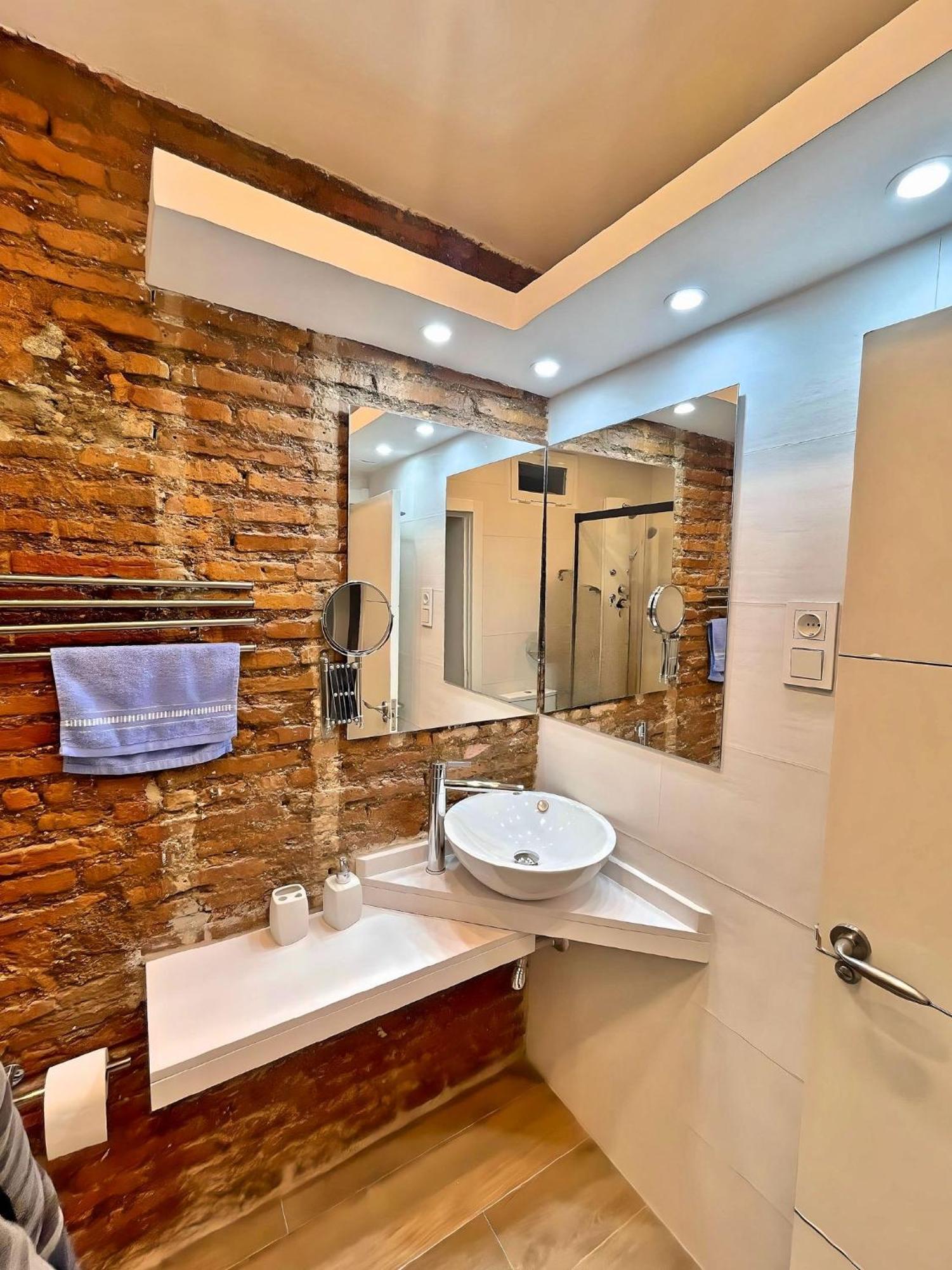 Excellent Location Malaga Centro Historico 2 Bed Flat Appartement Buitenkant foto
