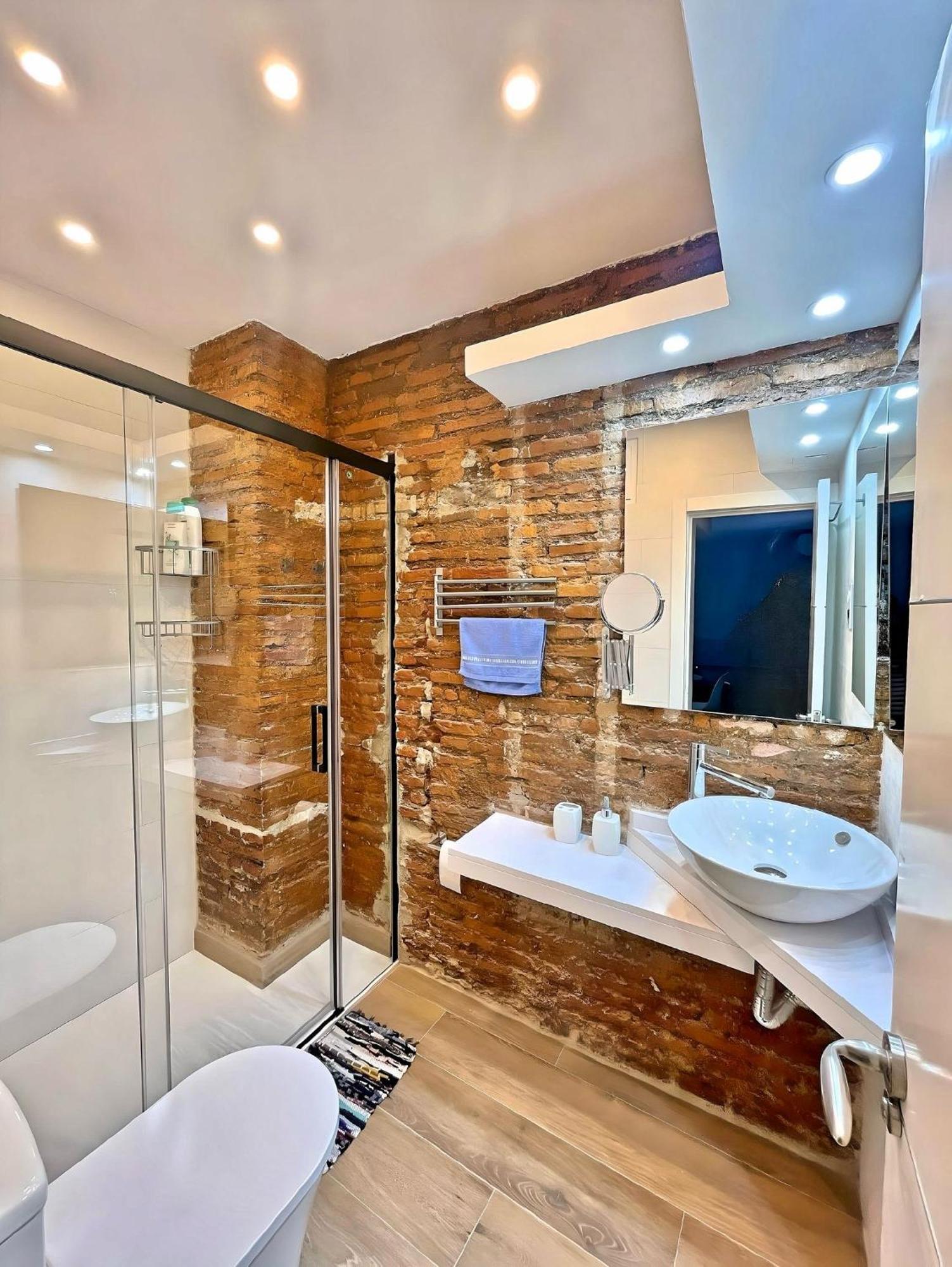 Excellent Location Malaga Centro Historico 2 Bed Flat Appartement Buitenkant foto